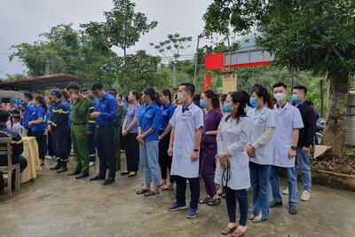 Doan_cua_TTYT_huyen_tai_le_ra_quan_tinh_nguyen_ca26a384fd