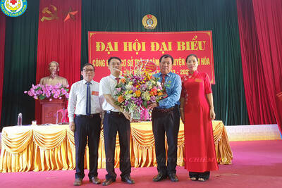 Lanh_dao_CD_nganh_Y_te_tang_hoa_DH