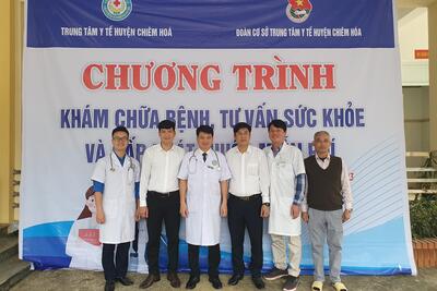 Đoàn cơ sở TTYT huyện Chiêm Hoá khám, cấp thuốc miễn phí trên địa bàn xã Tân An.