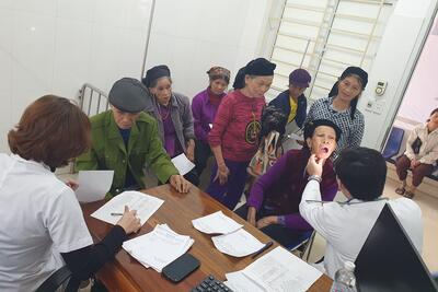 Đoàn cơ sở TTYT huyện Chiêm Hoá khám, cấp thuốc miễn phí trên địa bàn xã Tân An.