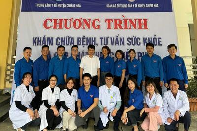 Đoàn cơ sở TTYT huyện Chiêm Hoá khám, cấp thuốc miễn phí trên địa bàn xã Tân An.