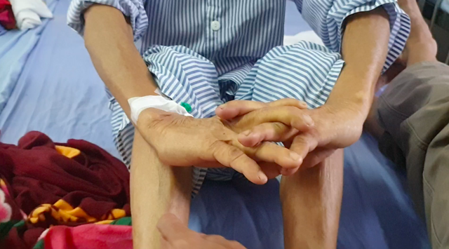 Nín thở chờ đợi điều kỳ diệu đến với cụ ông nhiều “không” ở xã miền núi Tuyên Quang - Ảnh 4. Nín thở chờ đợi điều kỳ diệu đến với cụ ông nhiều “không” ở xã miền núi Tuyên Quang - Ảnh 4.