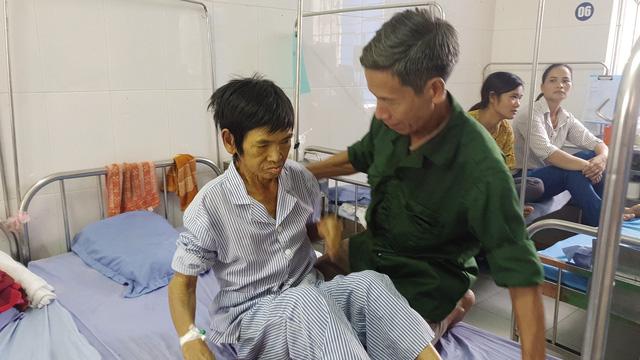 Nín thở chờ đợi điều kỳ diệu đến với cụ ông nhiều “không” ở xã miền núi Tuyên Quang - Ảnh 2. Nín thở chờ đợi điều kỳ diệu đến với cụ ông nhiều “không” ở xã miền núi Tuyên Quang - Ảnh 2.